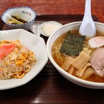 白樺食堂 - 半チャーハンラーメンセット700円(麺だけネギ抜き)