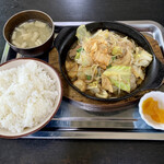 絆食堂 - ◆ ホルモンやさい炒め定食  (ごはん大) ¥800-