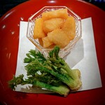 新ばし 星野 - 小柱の唐揚げ　たらのめの天ぷら。ここでとうとう我慢ならず、お酒を頂ました。お猪口で三杯、体調に変化なし。これも星野マジック＼(^o^)／