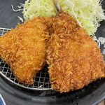 いわいたけし丼 - 大ぶりのアジフライ