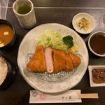 すゞ家 赤門店 - ロースカツ定食１８７０円。