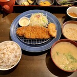 Tonkatsu Taichi - ロースかつランチ（100g)、麦飯大盛り、豚汁変更、ホタテ追加