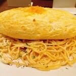 Cheese To Hachimitsu - ふわふわスフレ卵とミモレットの濃厚カルボナーラ　