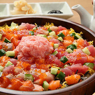 We offer a variety of carefully selected dishes, including fresh sashimi and luxurious hitsumabushi!