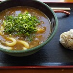 奥伊勢パーキングエリア（下り線）フードコート - 美味しいカレーうどん￥700とたぬきむすび。