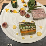 銀座 大石 - 八寸♡安定の美味さ＆可愛さ！アスパラの中には毛蟹とアボカドだかのナンダカ。兎のパテはスタメン入りしたのかな！美味しくて大好きだから嬉しい♪