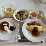 乃の風リゾート - 朝食　フワフワのパンケーキ　トロトロのオムレツ　豆とアボカドのサラダ