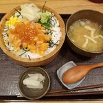 大和屋 半蔵 - サーモンいくら丼