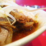 ラーメン二郎 - 豚の厚み