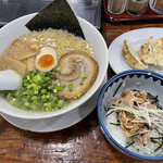 めんくみ - 醤油めんくみ。らーめん　Cセット肉餃子3個+Sチャーシュー丼