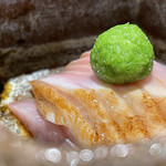 すし宮川  - めじ鮪漬け藁焼き、山山葵生姜玉