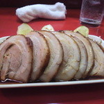 一品料理・中華そば 直ちゃん本店 - チャーシュー～裏側はキャベツ＆マヨ