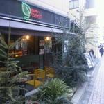 イート・モア・グリーンズ - 外観