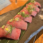 Yuushokuya Saisai - 豪華コースには人数分の炙り肉寿司。