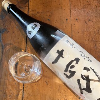 入手困難な各地の銘酒が月替わりで楽しめます