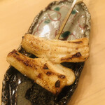 木挽町 とも樹 - 対馬の穴子の串焼き。地焼きです。付け醤油の切れが良い