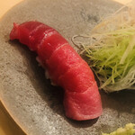 木挽町 とも樹 - 小泊の中トロ。津軽半島の東岸の港ですが、ラッコは初めて。北に昇れば有名な三厩なので、もうすぐ津軽海峡を渡ろうとしていたら捕まっちゃった、という感じでしょうか