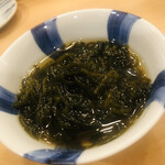 木挽町 とも樹 - 淡路島の初摘み天然モヅク。繊維が太い。酢もあたりが柔らかく、逸る胃が落ち着きました