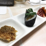 がばちょ - セット（アテ3品+ドリンク1杯/500円） この日のラインナップはね、マグロカツ、細巻き、タコキムチ♪