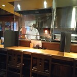 千串屋 - カウンターと焼場