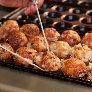 You can also take home the carefully selected Takoyaki baked in the store!