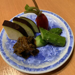 久原 - 胡瓜、赤大根、水茄子の麦味噌和え