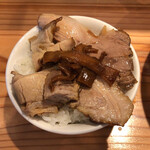 オランダ軒 - 豊富なチャーシューをライスに乗せて頂くのがサイコーです。