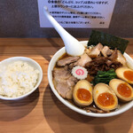 オランダ軒 - "しょうゆチャーシューメン"1,300円に"味玉"100円を2個をトッピング、"小ライス"100円♪