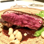 カンテサンス - 火入れの妙　旨さ滲み出る鴨のロースト　付け合せも美味しく