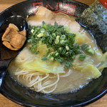 ラーメン 八卦 - とんこつ700円