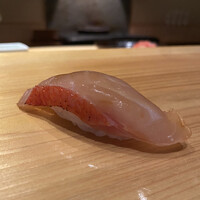 鮨 利﨑 - 今の季節キンメですかね。美味しい