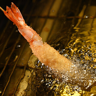 The famous ``Kushikatsu'' is served using a cooking method that matches the ingredients.