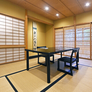 当店自慢の梅の木をご覧頂ける梅の間。少し奥まっており、ゆっくりお過ごし頂けます。