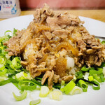 お食事の店 多津田 - なかなかの高さ。皿が欠けてるのもご愛嬌。