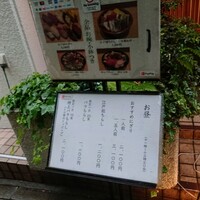 菊寿司 - メニューと入口 202205