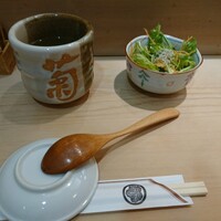 菊寿司 - お茶とサラダとセッティング 202205