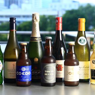 A wide selection of drinks including craft beer, carefully selected wines, and a variety of cocktails.