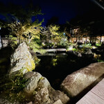 比良山荘 - ◎夜はライトアップされる。