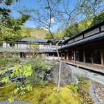 比良山荘 - ◎『比良山荘』の本館と新館。