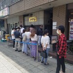 Pasuta Ya - 食べ終わり店を出るとやはりこの行列！