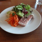サンジャン・ピエドポー - 豚肉のパテと野菜の盛り合わせ