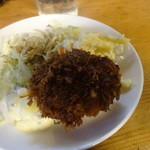 ランチメニュー「黒毛和牛のハンバーグとシーフードクリームコロッケ」（1380円）のシーフードクリームコロッケ