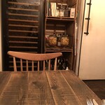 PATH - 店内テーブル席