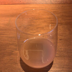 Neko Chigura - レモンフレーバーの「白」（500圓）。