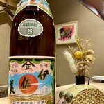 Dousan Youniku Kappou Ramu Pirika - 伊佐美　鹿児島県　甲斐商店　口当たりの良さなめらかな喉越しとバランスのとれた味わいです。辛口と甘口の中間の元祖プレミアム焼酎です。