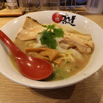 Kyoubashi Shindou - 炙り焼豚拉麺(780円、斜め上から)