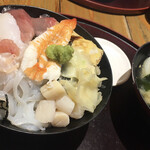 海鮮居酒屋 山傳丸 - 「海鮮丼」980円