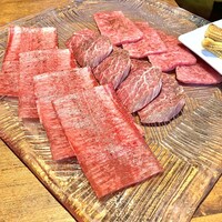 焼肉 うしみつ 恵比寿本店 - ③塩焼物〜
                    　タンしゃぶ　～ヤングコーンのガルムバターソテー
                    　厳選和牛赤身2種　～フルーツソース・ニラダレ