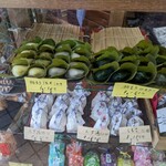 御菓子司 道楽屋 - 一番上が柏餅