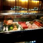 鮨　大和 - ネタケースには美味しそうなものが一杯